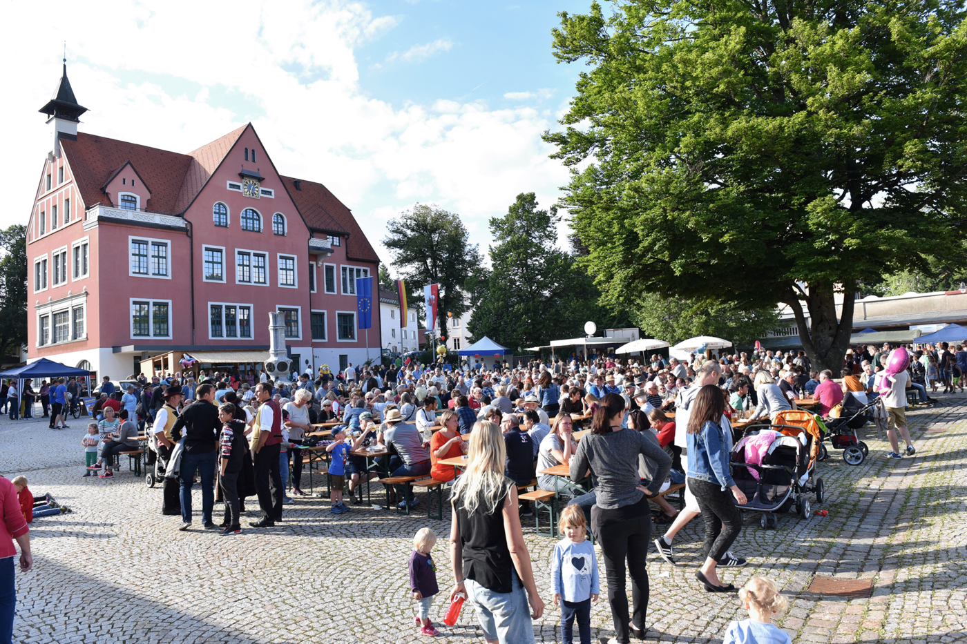 Stadtplatz mit Rathaus